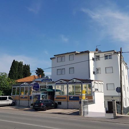 Guesthouse Varnica Kaštel Lukšić Zewnętrze zdjęcie