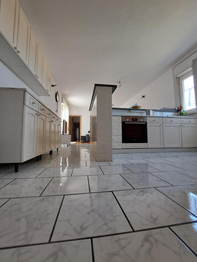 Guesthouse Varnica Kaštel Lukšić Zewnętrze zdjęcie