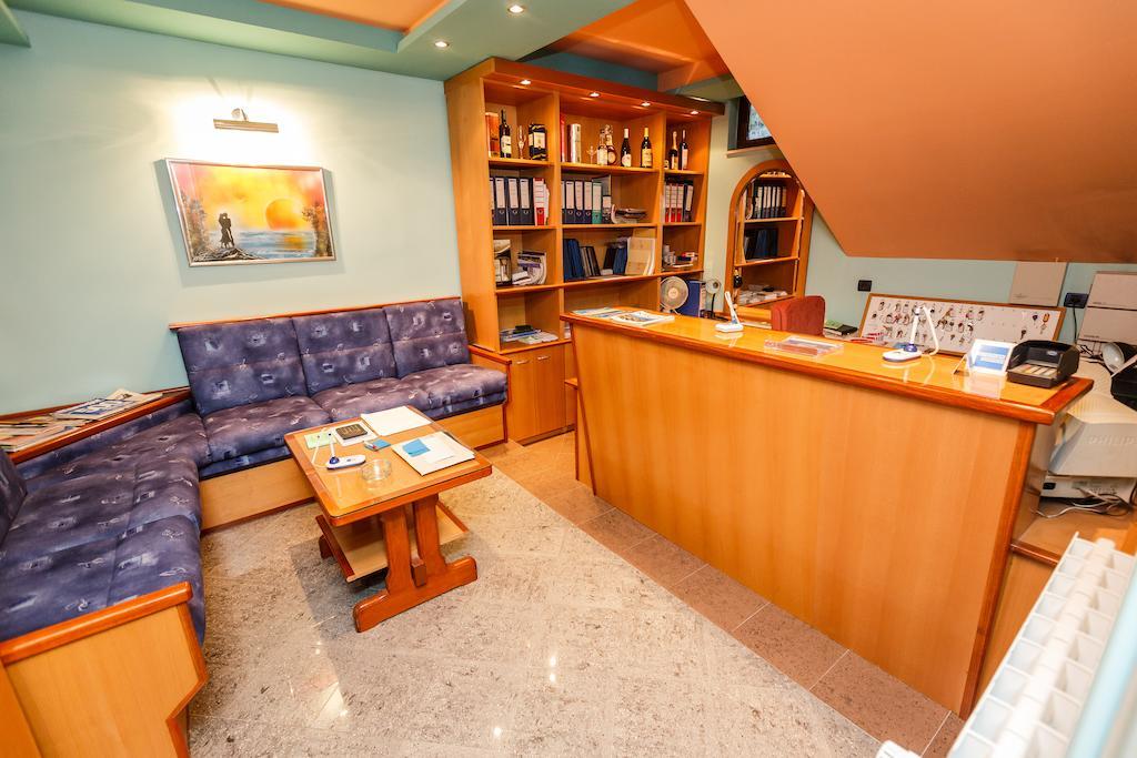 Guesthouse Varnica Kaštel Lukšić Zewnętrze zdjęcie