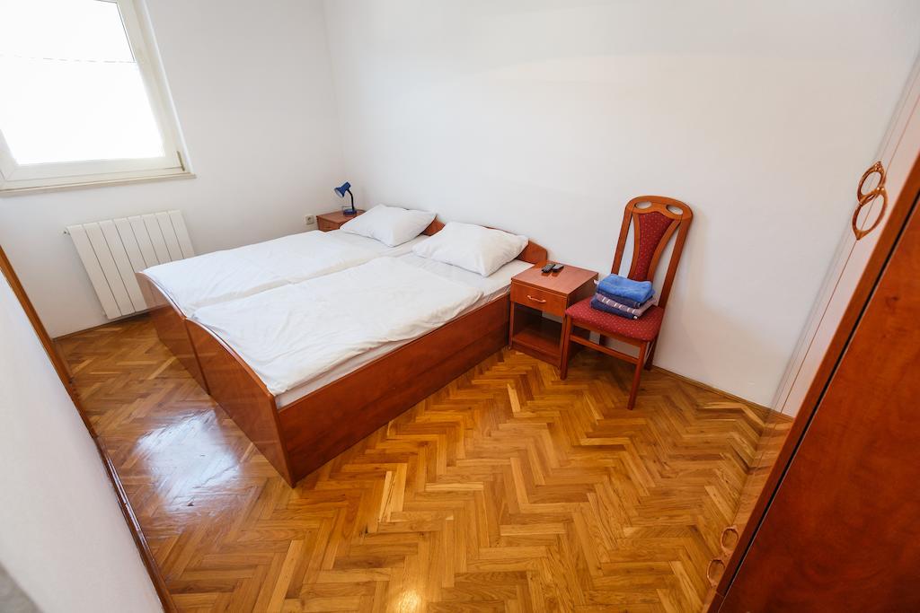 Guesthouse Varnica Kaštel Lukšić Pokój zdjęcie