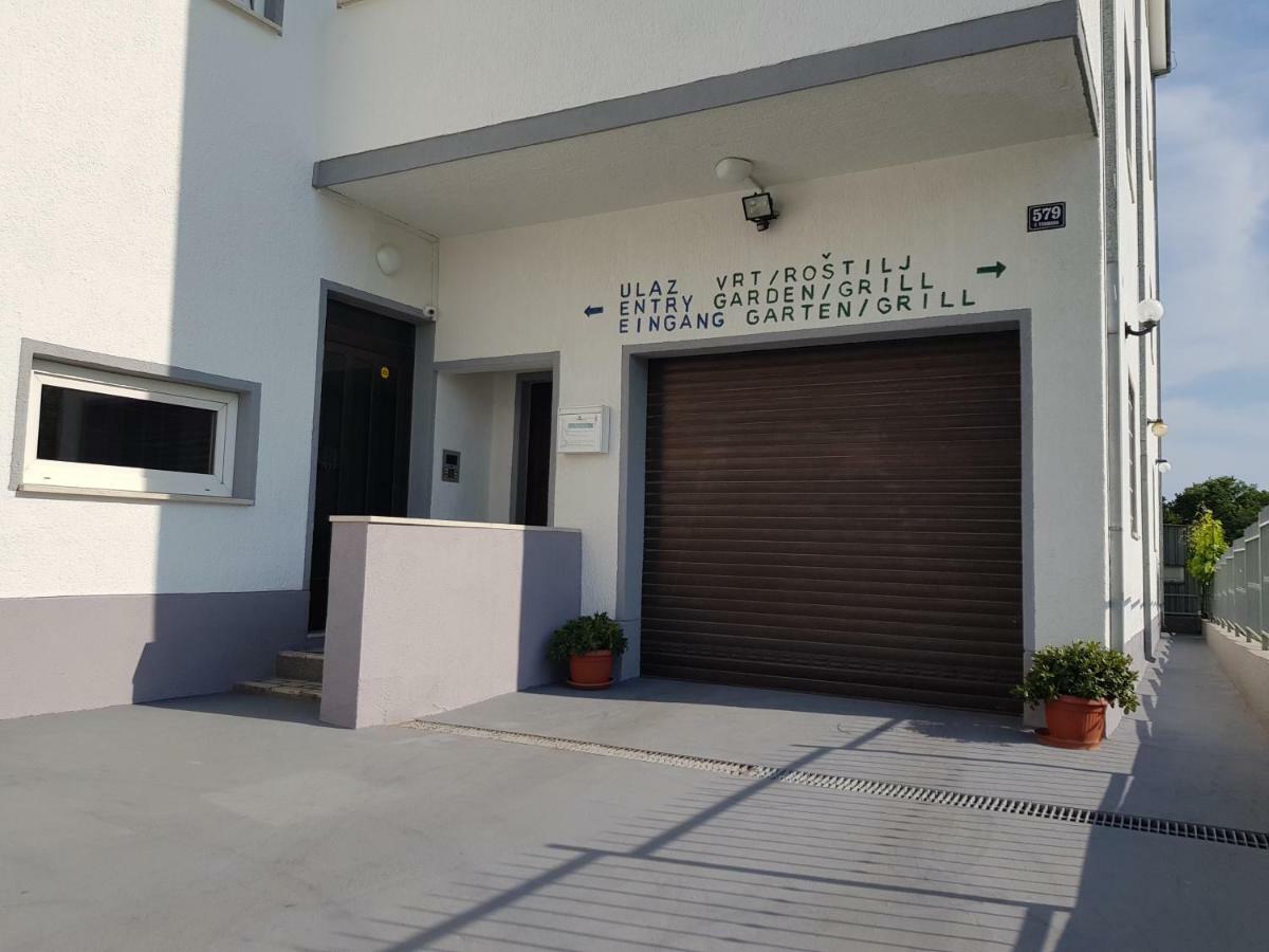 Guesthouse Varnica Kaštel Lukšić Zewnętrze zdjęcie