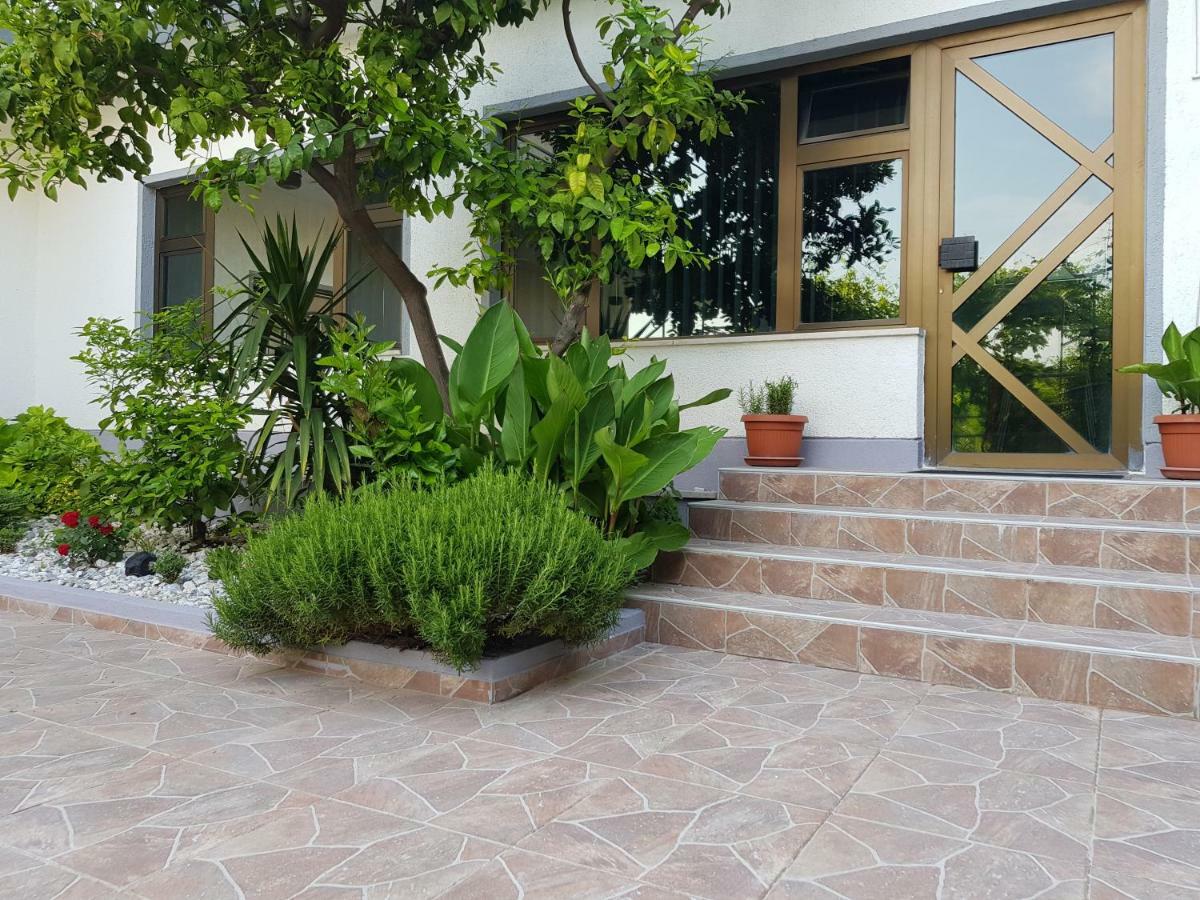 Guesthouse Varnica Kaštel Lukšić Zewnętrze zdjęcie